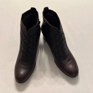 Classic Elements Brown Leather Upper Round Toe Block Heel Boots Size 10M